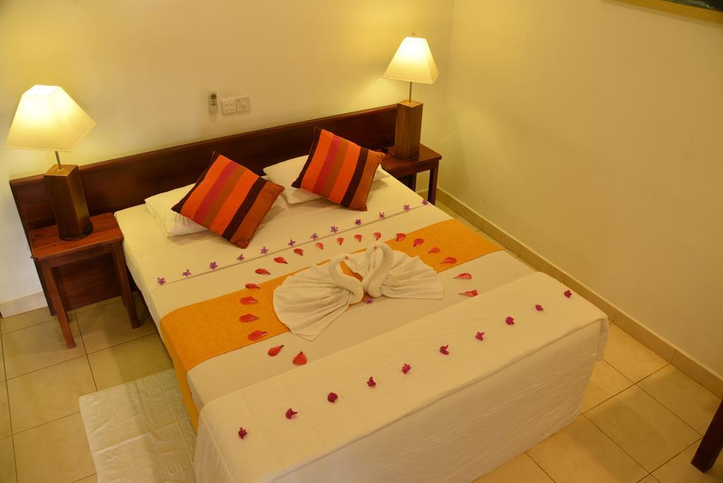 Sea Rock Villa Bentota Room photo