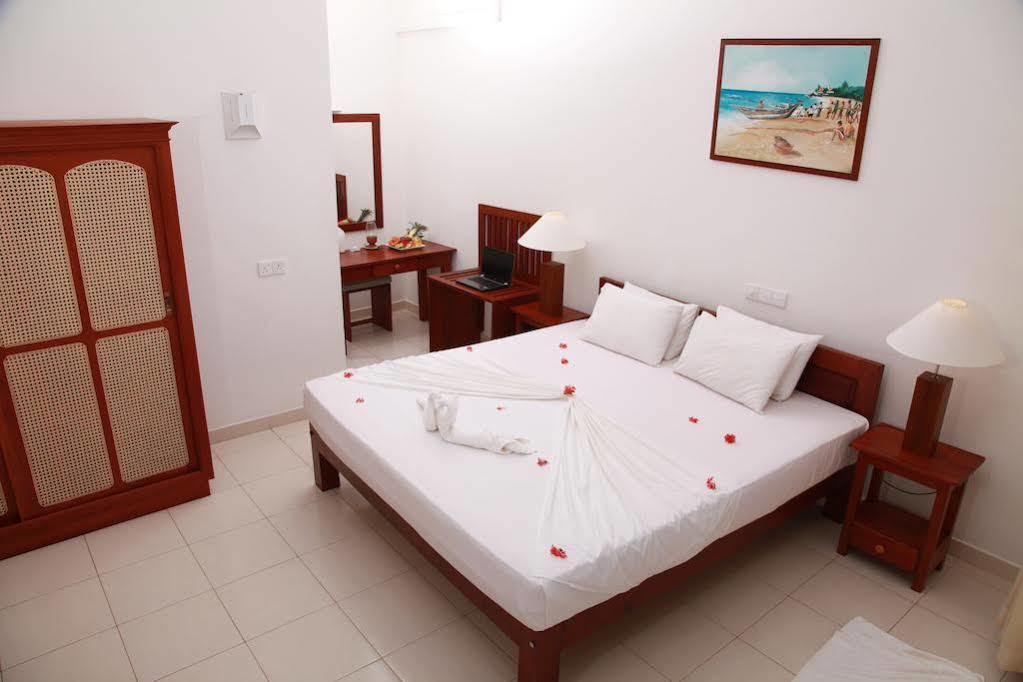 Sea Rock Villa Bentota Exterior photo