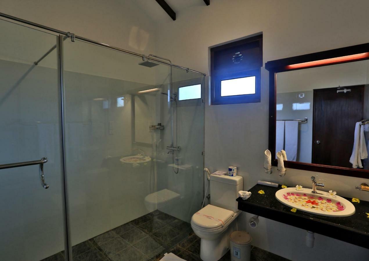 Sea Rock Villa Bentota Exterior photo