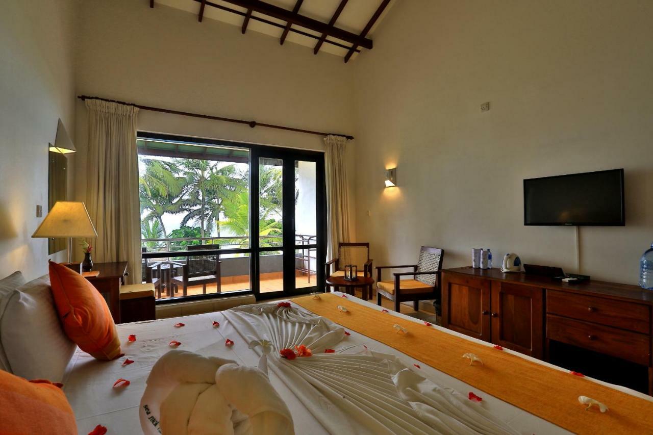 Sea Rock Villa Bentota Exterior photo