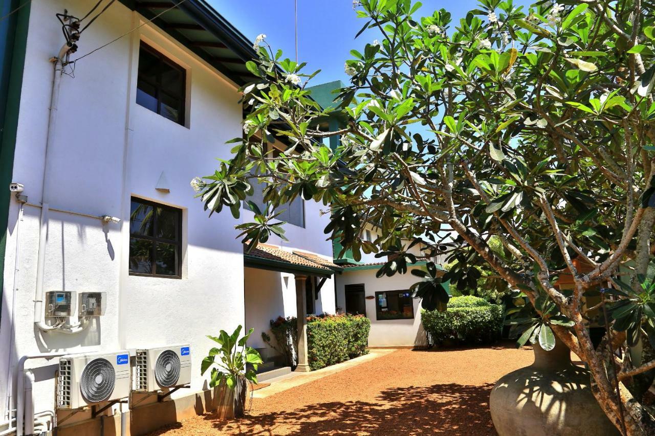 Sea Rock Villa Bentota Exterior photo
